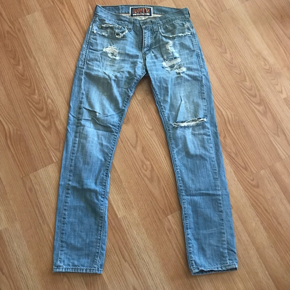 Levi’s distressed jeans